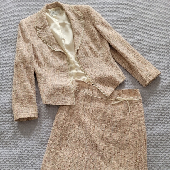 Sandy pink boucle suit - Picture 2 of 3